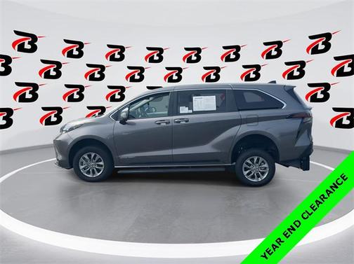 2024 Toyota Sienna LE