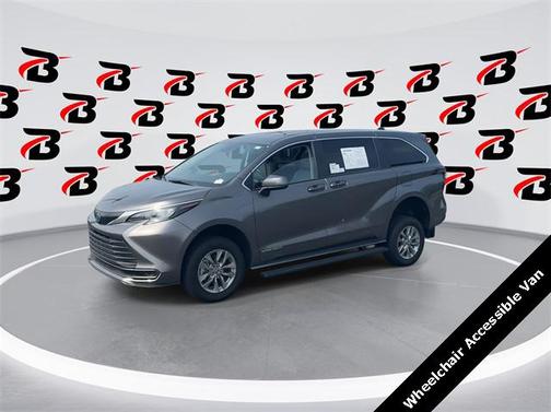 2024 Toyota Sienna LE