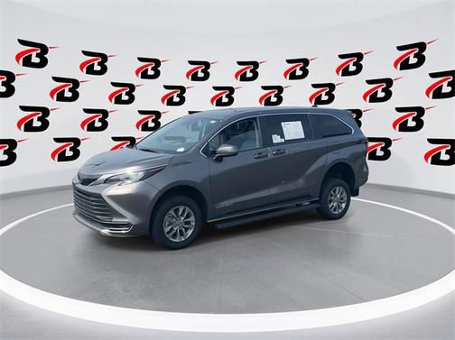 2024 Toyota Sienna LE