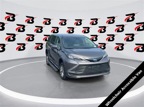 2024 Toyota Sienna LE