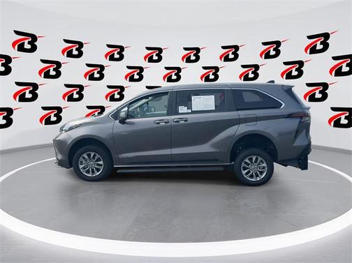 2024 Toyota Sienna LE