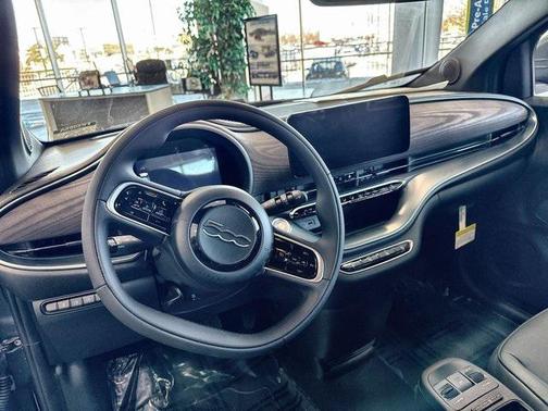 2025 FIAT 500e Giorgio Armani FWD