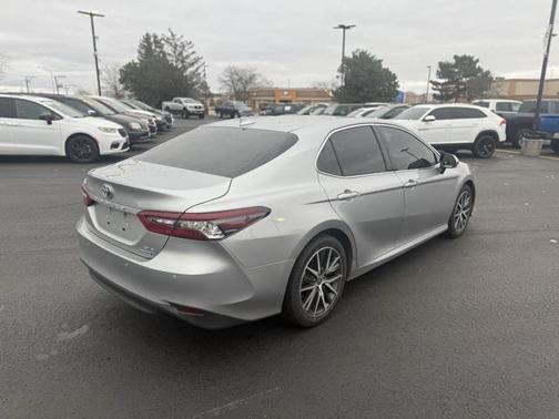 2022 Toyota Camry Hybrid XLE