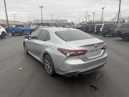 2022 Toyota Camry Hybrid XLE