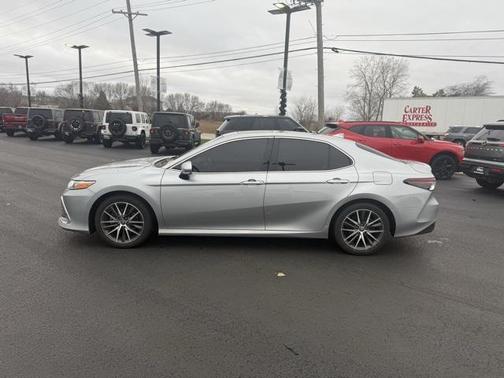 2022 Toyota Camry Hybrid XLE