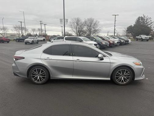 2022 Toyota Camry Hybrid XLE