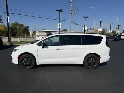 2025 Chrysler Pacifica Limited