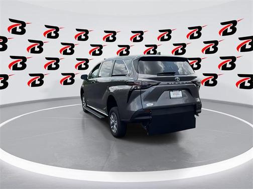 2024 Toyota Sienna LE