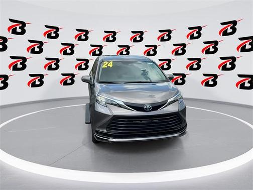 2024 Toyota Sienna LE