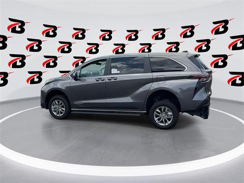 2024 Toyota Sienna LE