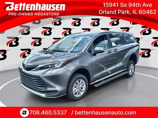 2024 Toyota Sienna LE