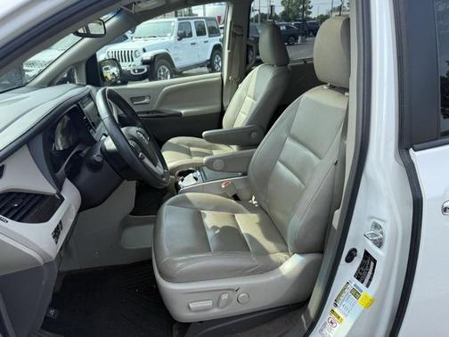 2016 Toyota Sienna XLE