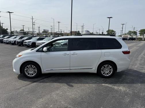 2016 Toyota Sienna XLE