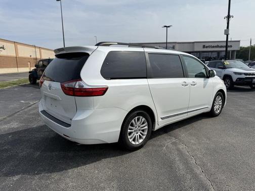 2016 Toyota Sienna XLE