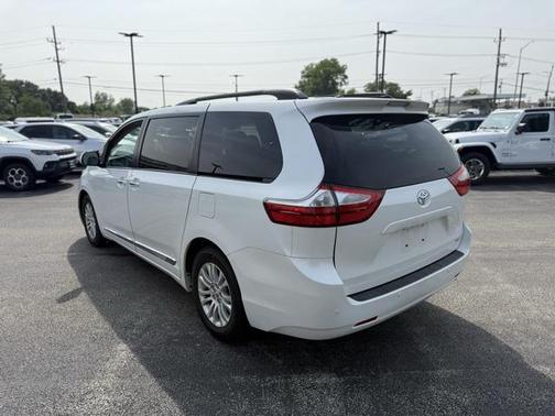 2016 Toyota Sienna XLE
