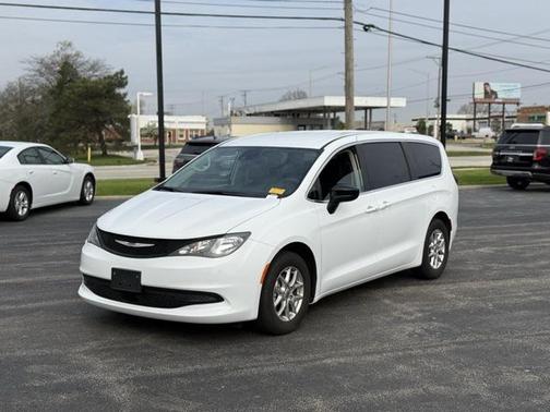 2024 Chrysler Voyager LX