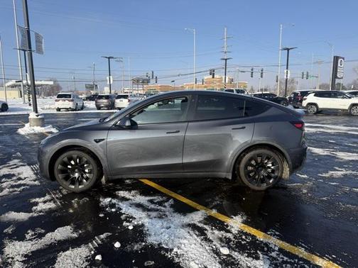 2022 Tesla Model Y Long Range Dual Motor All-Wheel Drive
