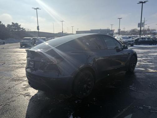 2022 Tesla Model Y Long Range Dual Motor All-Wheel Drive