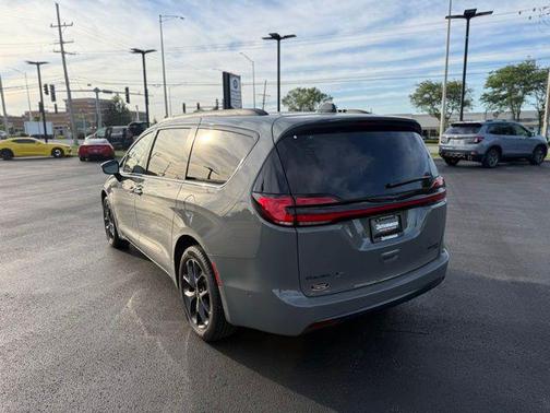 Ceramic Gray Clearcoat 2025 Chrysler Pacifica Limited