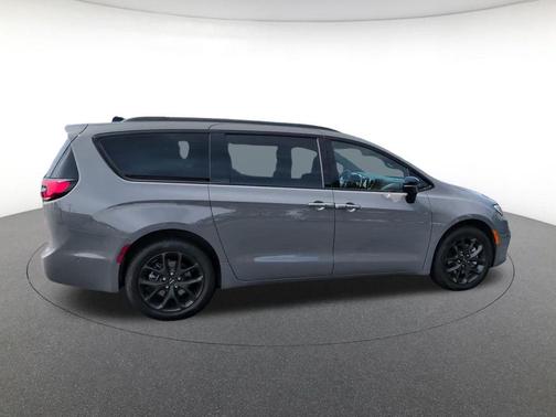 Ceramic Gray Clearcoat 2025 Chrysler Pacifica Limited