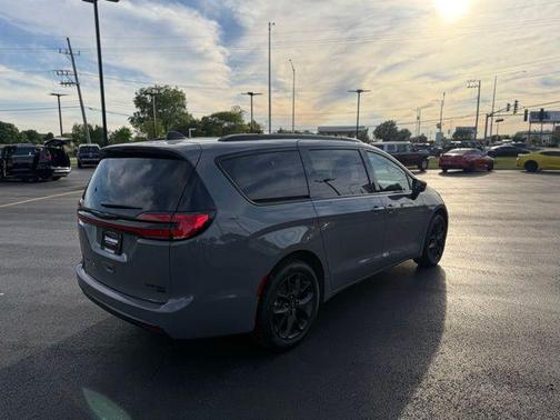 Ceramic Gray Clearcoat 2025 Chrysler Pacifica Limited