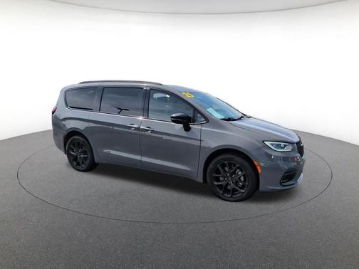 Ceramic Gray Clearcoat 2025 Chrysler Pacifica Limited