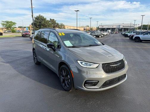 Ceramic Gray Clearcoat 2025 Chrysler Pacifica Limited