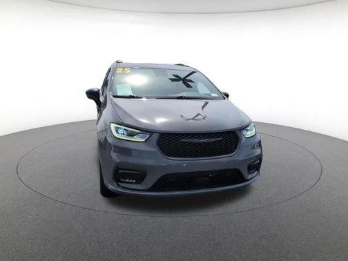 Ceramic Gray Clearcoat 2025 Chrysler Pacifica Limited