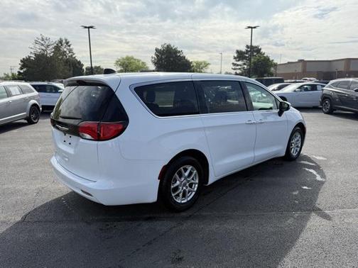 2023 Chrysler Voyager LX