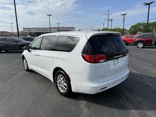 2023 Chrysler Voyager LX