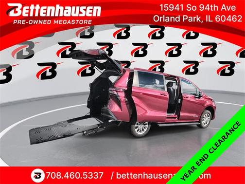 2024 Toyota Sienna LE