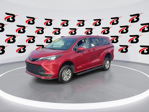 2024 Toyota Sienna LE