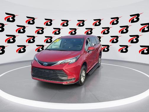 2024 Toyota Sienna LE