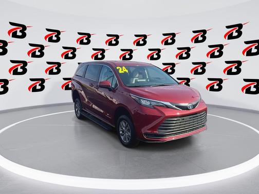 2024 Toyota Sienna LE