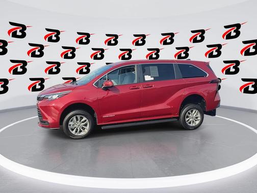 2024 Toyota Sienna LE