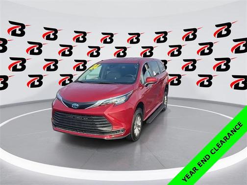 2024 Toyota Sienna LE