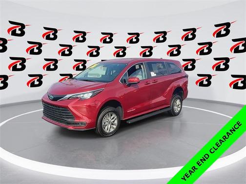 2024 Toyota Sienna LE