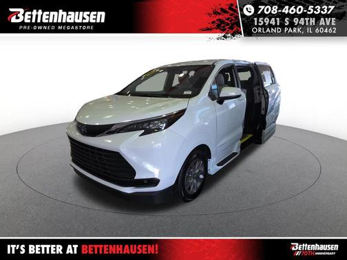 Ice Cap 2025 Toyota Sienna LE