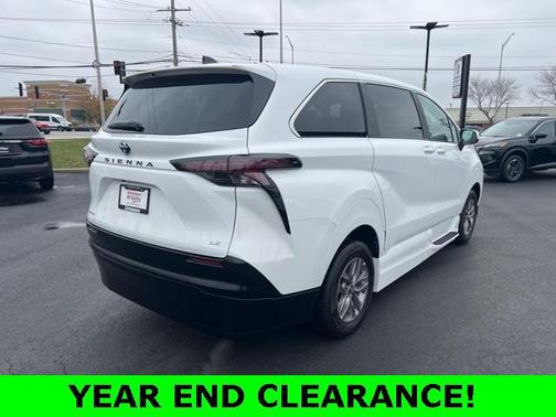 2025 Toyota Sienna LE