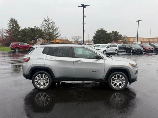 Billet Silver Metallic Clearcoat 2022 Jeep Compass Latitude Lux