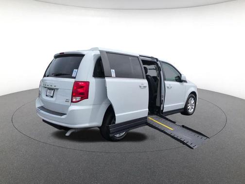 White Knuckle Clearcoat 2018 Dodge Grand Caravan SXT