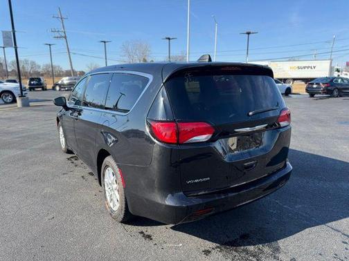 2023 Chrysler Voyager LX