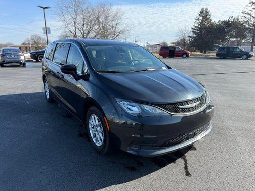 2023 Chrysler Voyager LX