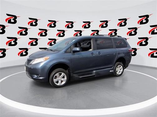 2017 Toyota Sienna LE
