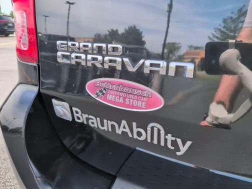 Brilliant Black Crystal Pearlcoat 2016 Dodge Grand Caravan SXT