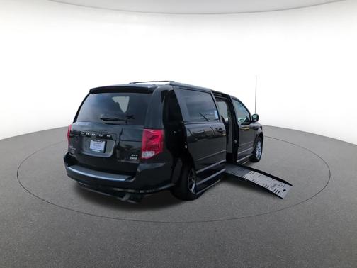 Brilliant Black Crystal Pearlcoat 2016 Dodge Grand Caravan SXT