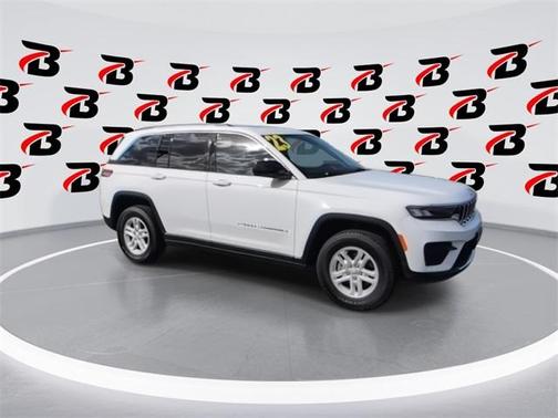 2023 Jeep Grand Cherokee Laredo