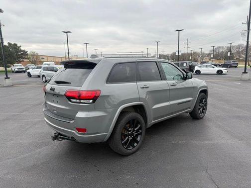 2022 Jeep Grand Cherokee Laredo