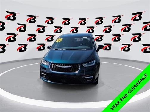 2025 Chrysler Pacifica L