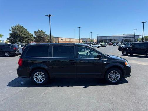 Black Onyx Crystal Pearlcoat 2019 Dodge Grand Caravan SXT